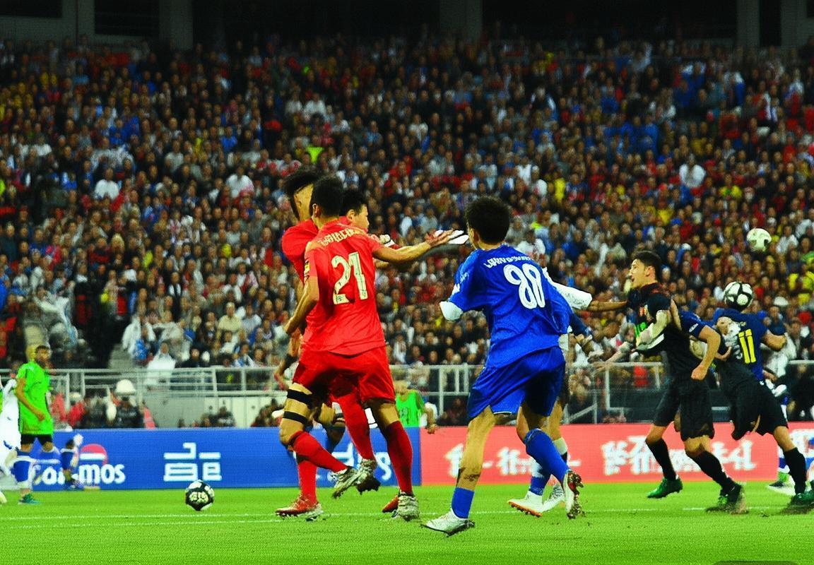 2017中超巅峰对决：鲁能与上港激情碰撞回顾